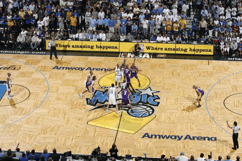 怀旧经典!NBA官方分享2005年-2009年总决赛金杯LOGO地板